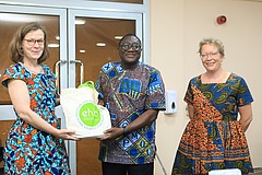 Prof. Dr. Anne Wihstutz, Studiengang Kindheitspädagogik, Vice Cancellor Rev. Fr. Prof. Anthony Afful-Broni, UEW und Sabine Schuhhardt, Praxisamt Soziale Arbeit (v. l.n.r.)
