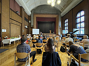 Blick in den Paulussaal auf die Bühne