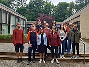 Prof. Stefanie Sauer (2. v. l.) und Dr. Julija Eidukevičiūtė (3. v. l.) mit Studierenden aus der Sozialen Arbeit