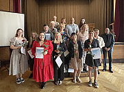 Gruppenfoto vor der Bühne