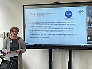 Tanja Reith, Referentin für Internationales, bei ihrer Rede zum DAAD-Preis