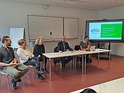 Die EHB begrüßt zusammen mit dem Rektor Sebastian Schröer-Werner (Mitte) die Studierenden