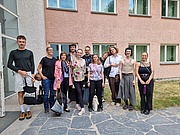 Prof. Rebekka Streck (2. v. l.) und Prof. Dr. Elsa Justino (3. v. l.) mit Studierenden aus der Sozialen Arbeit