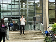 Rapper Yohnas performt live an der EHB