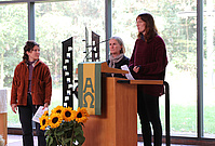 Frauenbeauftragte Dr. Dagmar Kubanski, Mitte und Studierende