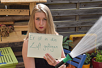 Johanna - sprüht vor Elektrizität (Gruppe Technik)