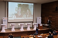 Aus Zürich zugeschaltet: Katharina Bosshart, Fachentwicklung Pflege, Privatklinikum Bethanien/Lindberg und Regina Sauer, Leiterin Pflegequalität Universität Balgrist 