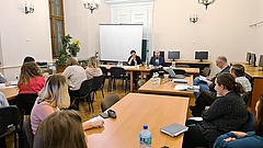 Vortrag des Rektors, Prof. Dr. Sebastian Schröer-Werner, in der Lecture mit Studierenden der Jagiellonian University und der Übersetzerin (links) Olga Maciejewska