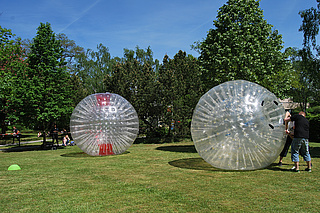 Zorbing auf dem EHB Campus