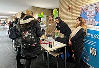 Am Stand im Flur E-Gebäude