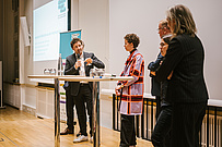 EHB-Prorektor Prof. Dr. Michael Komorek spricht auf dem Podium