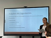 Arnela Palalija, Studiengang Soziale Arbeit, bei ihrem Vortrag