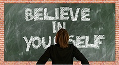 Believe in Yourself, Studierende vor Tafel
